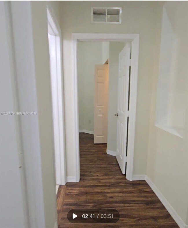 Building Photo - 4917 SW 141st Ave