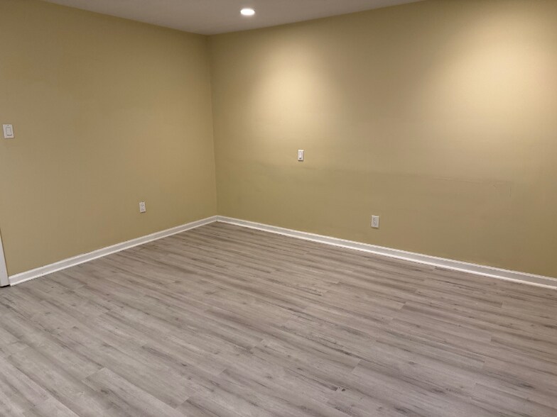 Building Photo - 2702A Sussex Ct