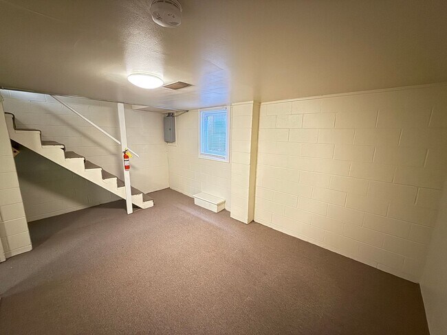 Building Photo - 105 W Northwood Ave