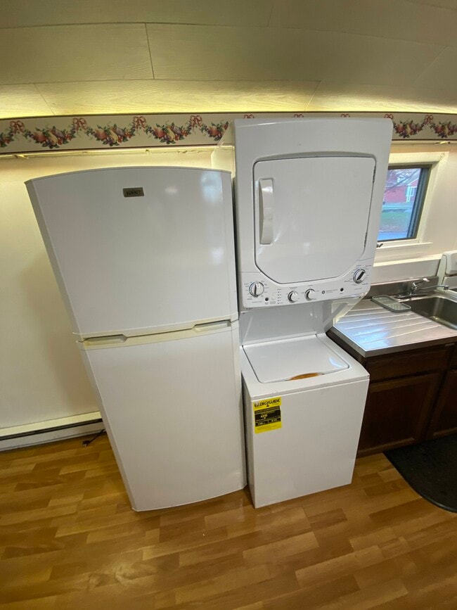 Building Photo - Chestnut Grove Village 11