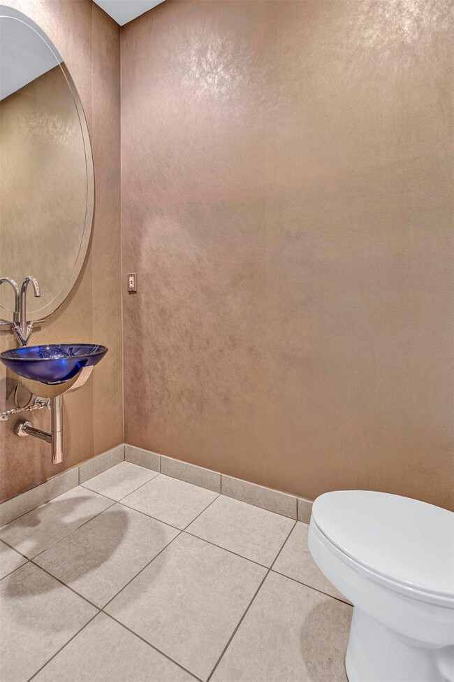 Building Photo - 9737 Parkview Ave