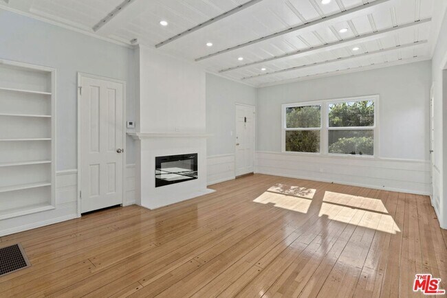 Building Photo - 9623 Charleville Blvd