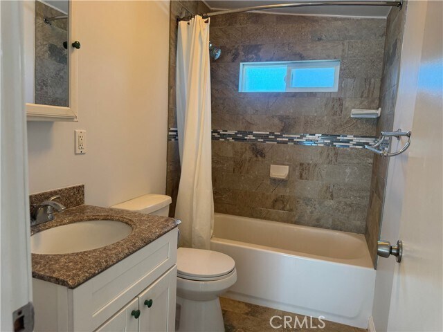 Building Photo - 3034 E Del Mar Blvd
