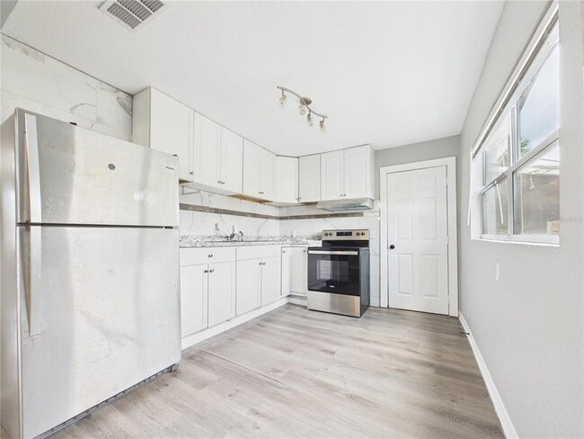 Building Photo - 605 S Disston Ave