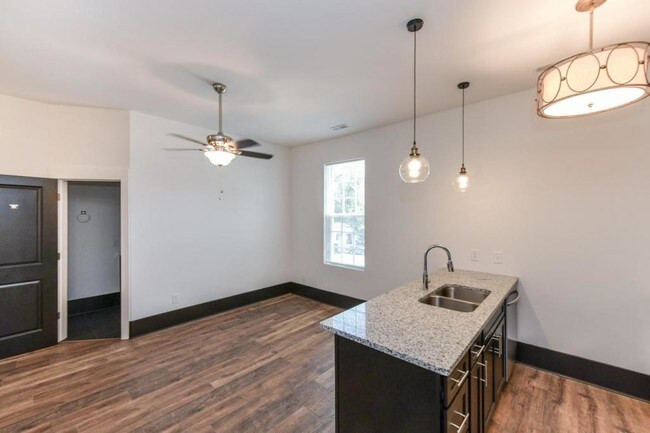 Building Photo - 21 W Liberty St