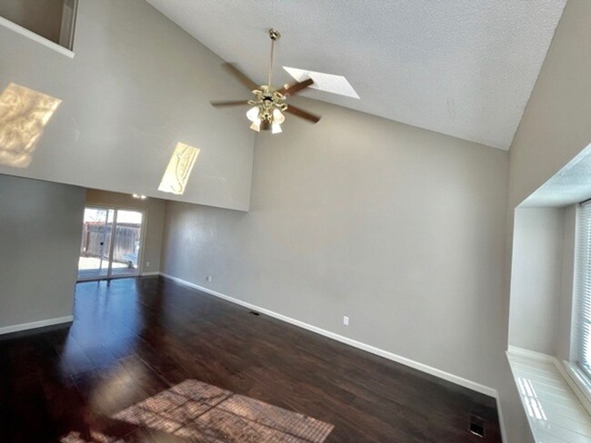 Building Photo - 3 bedroom/2 bath home with Sunroom in Wood...