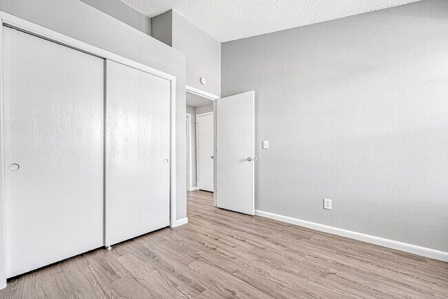 Building Photo - $2,595 - 3 Bed, 1 Bath Newly Renovated Hom...