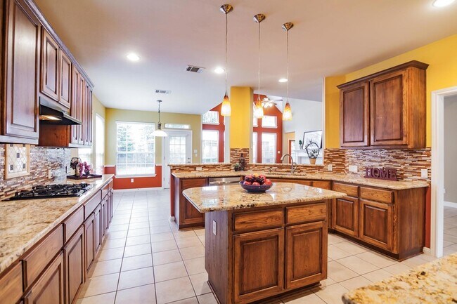 Building Photo - 2412 Arbor Dr