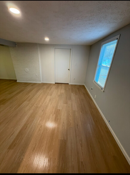 Dining area - 3005 Cox Ln