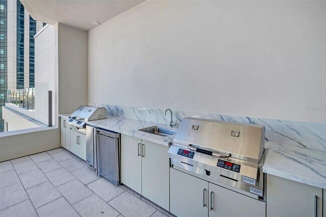 Building Photo - 275 1st Ave S