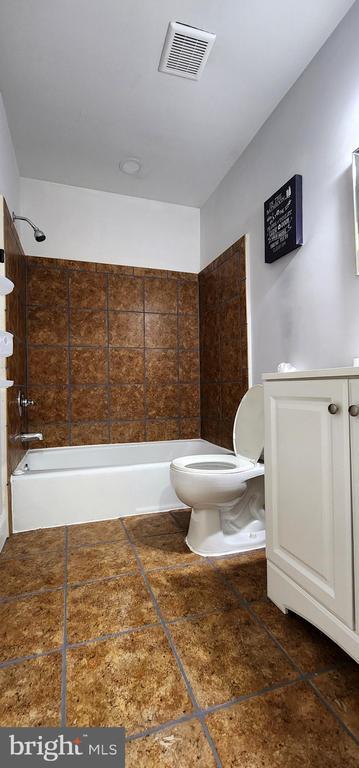 Building Photo - 7902 San Leandro Pl