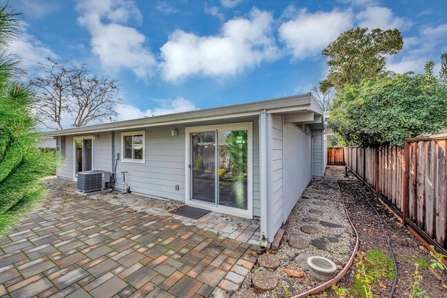 Building Photo - Modern Elegance & Effortless Style l 4BR Santa Clara Home