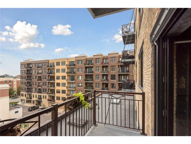 Building Photo - 404 N Washington Ave