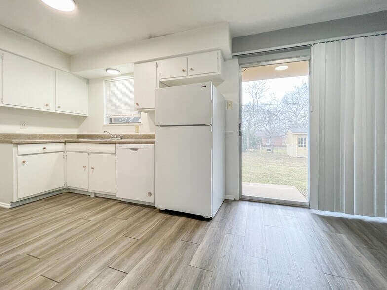 Building Photo - 1118 La Porte Dr