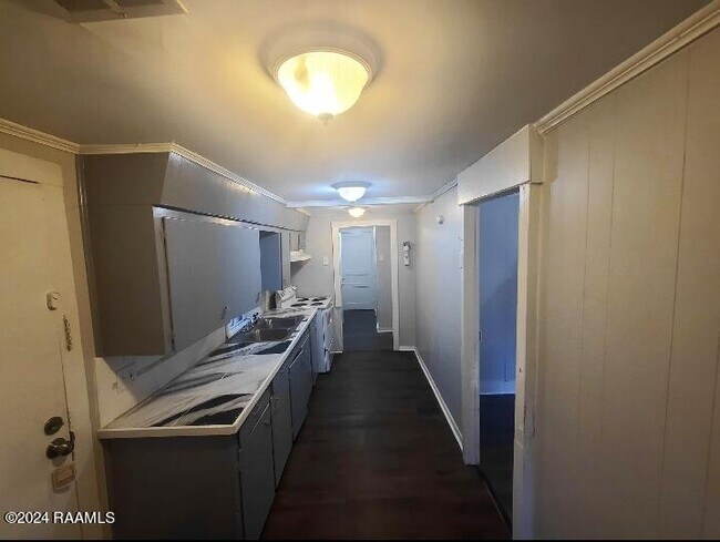 Building Photo - 1063 Mouton Ave