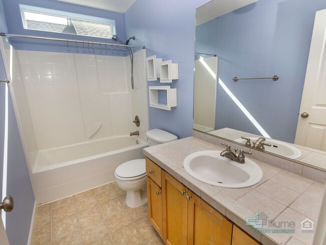 Building Photo - Beautiful 3 Bed/3 Bath Home!