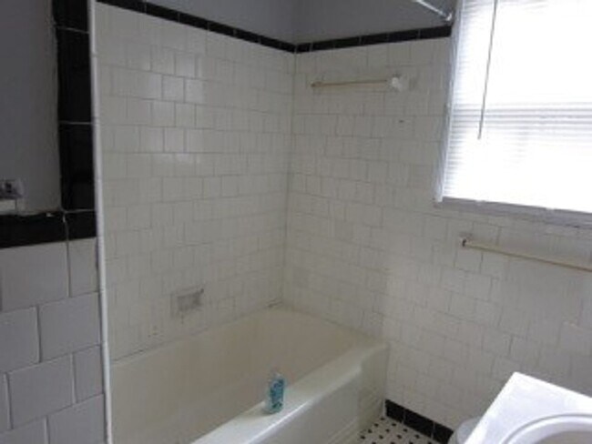 Building Photo - Charming 2BR House in Atlanta