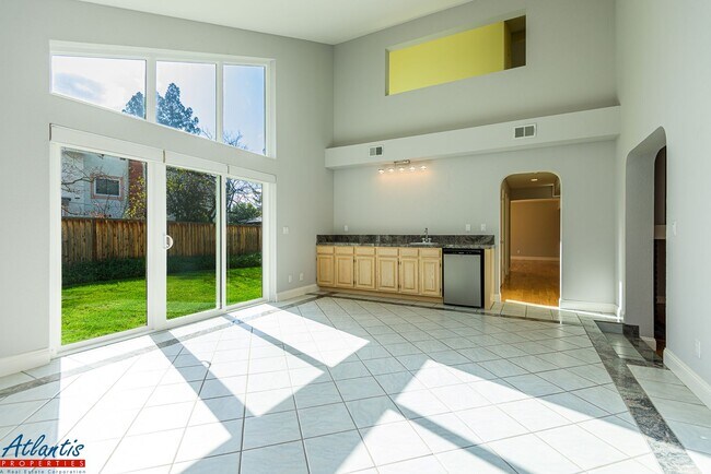 Building Photo - Gorgeous Home | Remodeled | Desirable Location