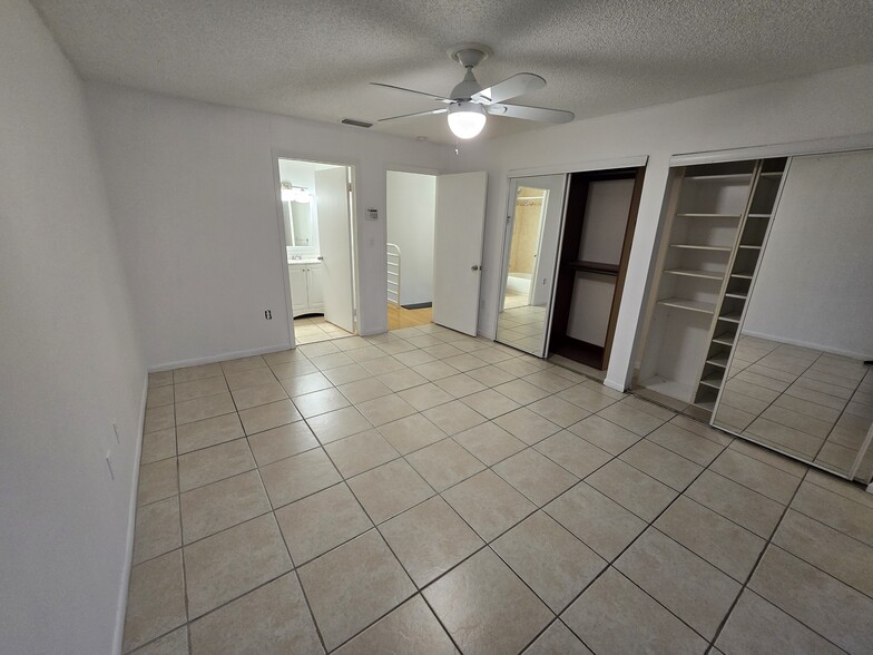 Main bedroom - 10360 SW 154th Circle Ct