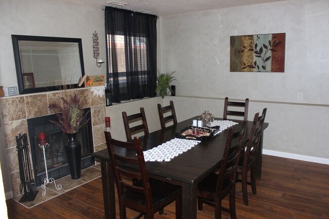 Building Photo - 3 BEDROOM HOME IN WIDEFIELD!!