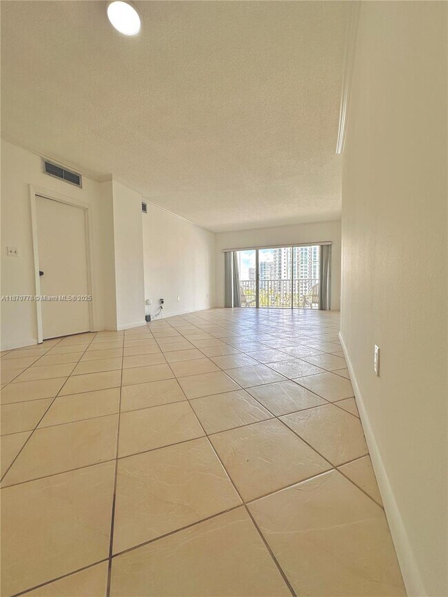Building Photo - 300 Bayview Dr