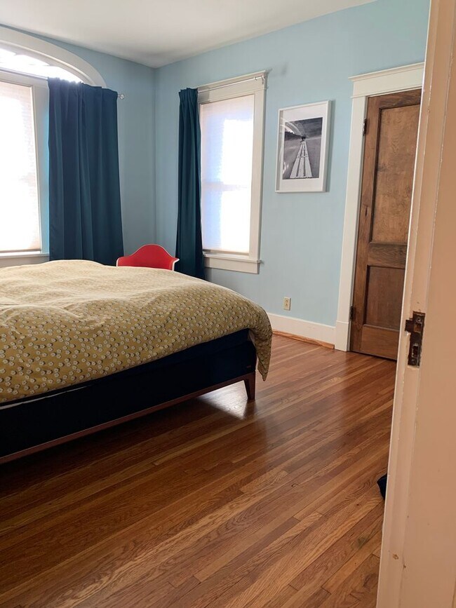 Building Photo - Charming Home in Belmont-Hillsboro Neighborhood, minutes to Vandy and Belmont, Fenced Yard