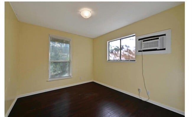 Building Photo - 2509 Little John Ln