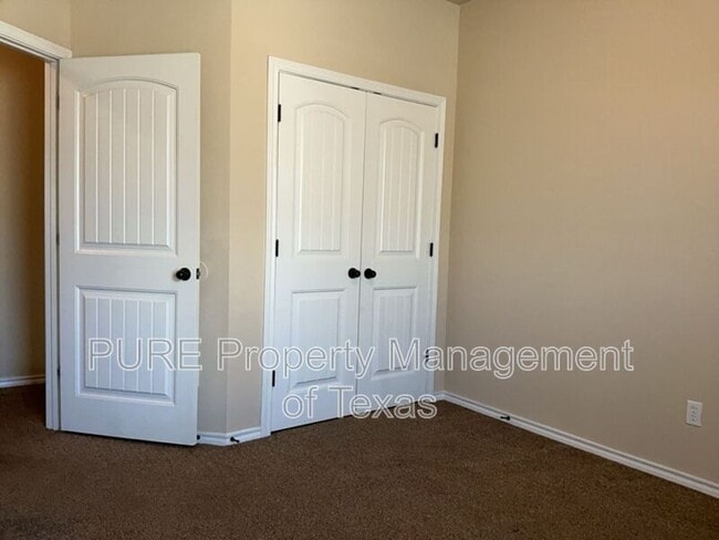 Building Photo - 215 N College St