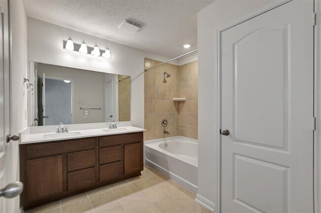 Building Photo - 18214 Sessile Oak Dr
