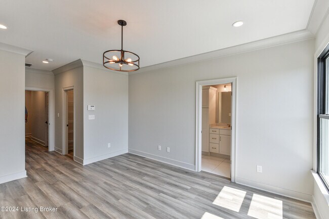 Building Photo - 10504 Meeting St