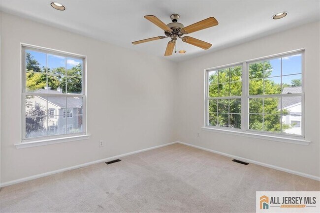 Building Photo - 305 Harvest Ln