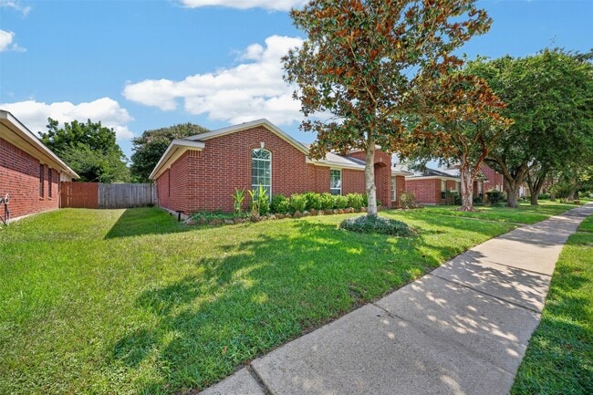 Building Photo - 15307 Flemington Ave