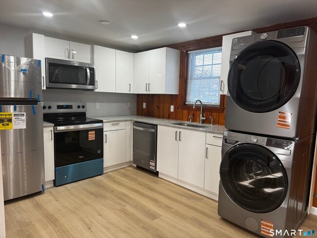 Building Photo - 352 Hotchkiss Rd