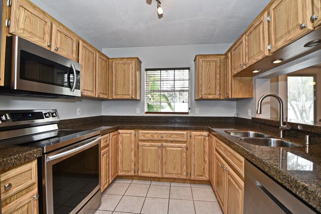 Building Photo - Colonialtown North 3BR – Prime Mills 50 Location