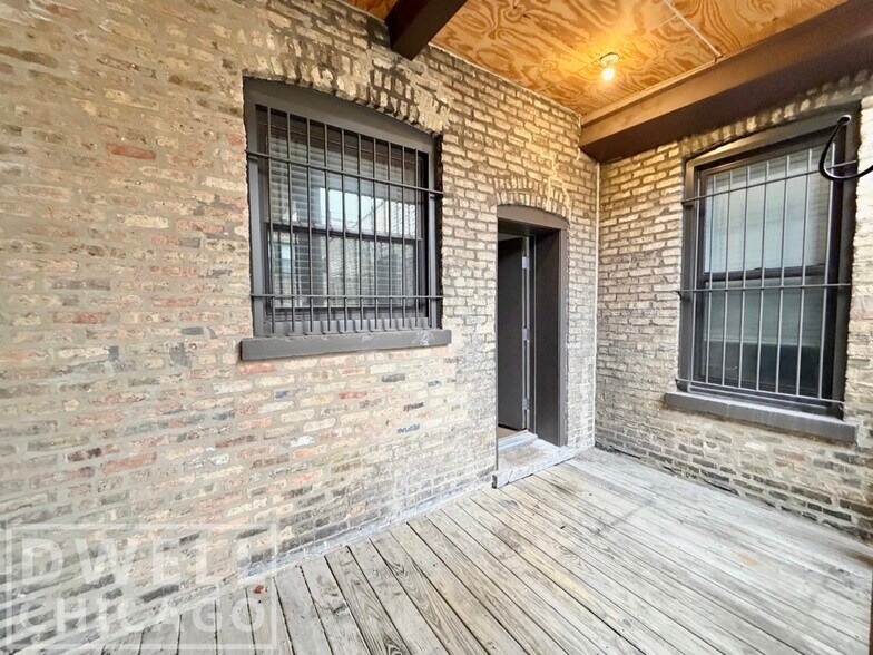 Building Photo - 3401 W Fullerton Ave