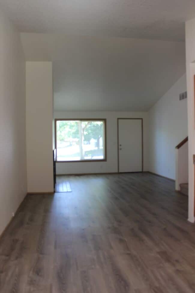 Building Photo - Four bedroom, two bath family home on quie...