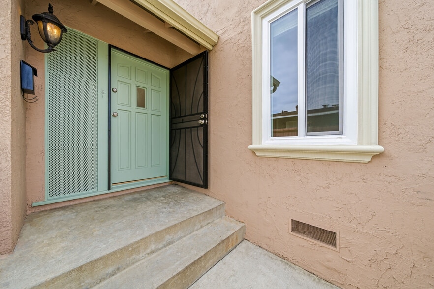 Building Photo - 16306 S Denver Ave