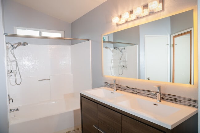 Building Photo - 14560 Flagstone Ct
