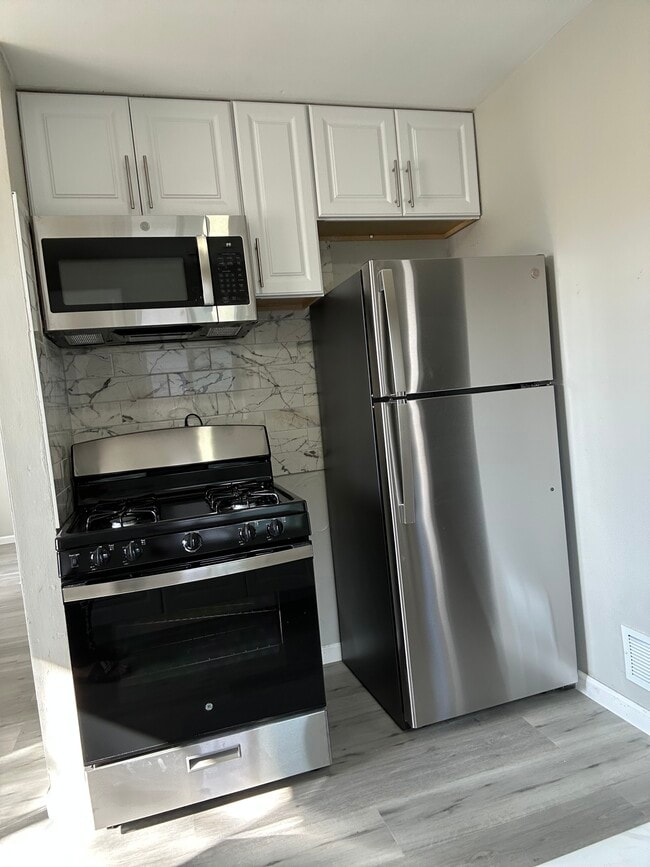 Building Photo - 5901 Roosevelt St