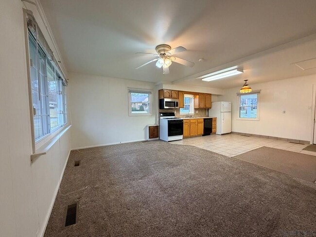 Building Photo - 1204 Erickson Dr