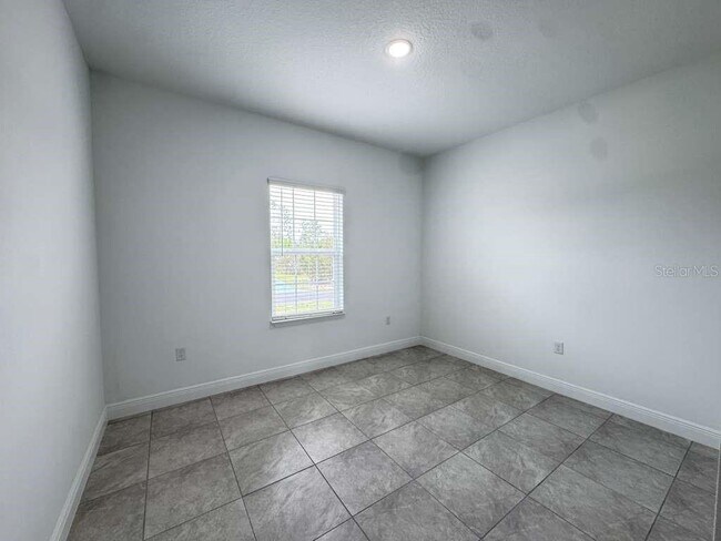 Building Photo - 6142 SW 154th Place Rd