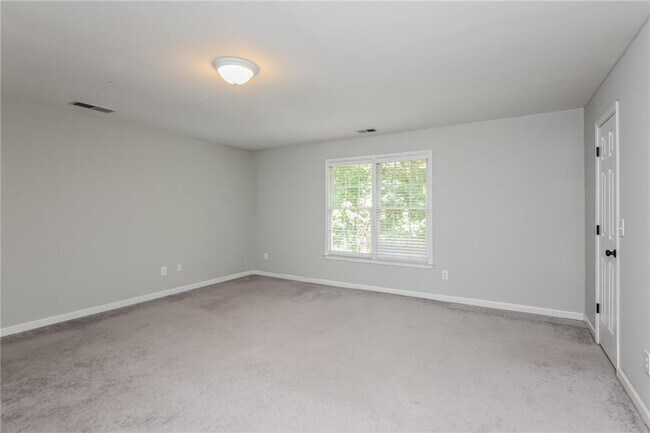 Building Photo - 2550 Highland Pointe Dr
