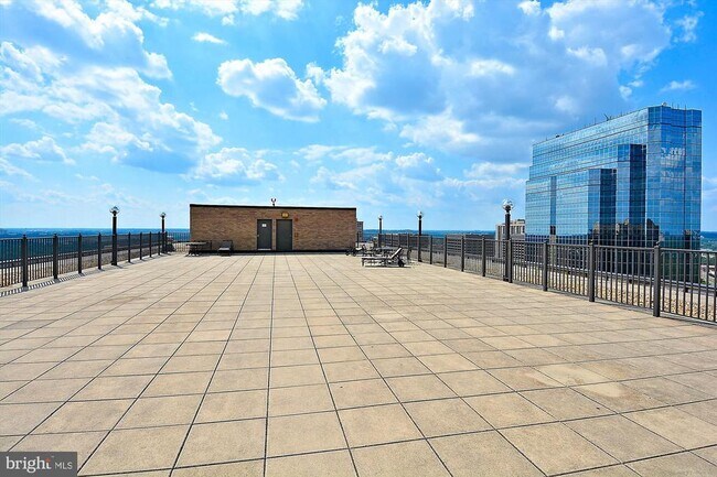 Building Photo - 3701 S George Mason Dr