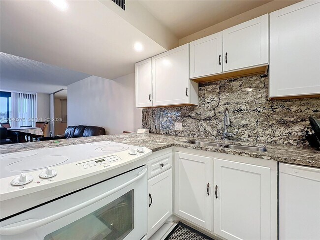 Building Photo - 4545 Luxemburg Ct