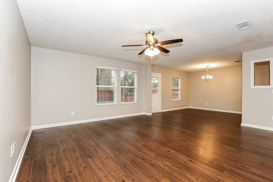 Building Photo - 726 Elderberry Way