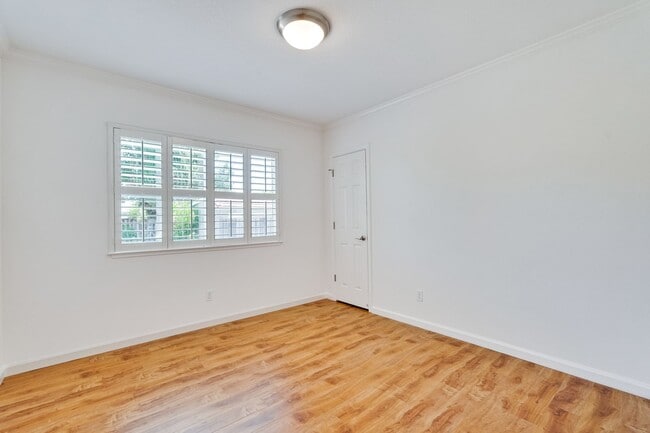 Building Photo - 1940's Quaint 2 Bedroom Single Story Home off of Hedding Street with Modern Amenities & Great Bac...