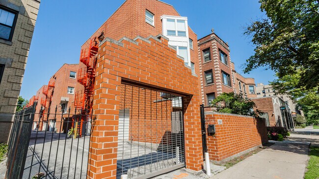Primary Photo - 5510 S Cornell Ave