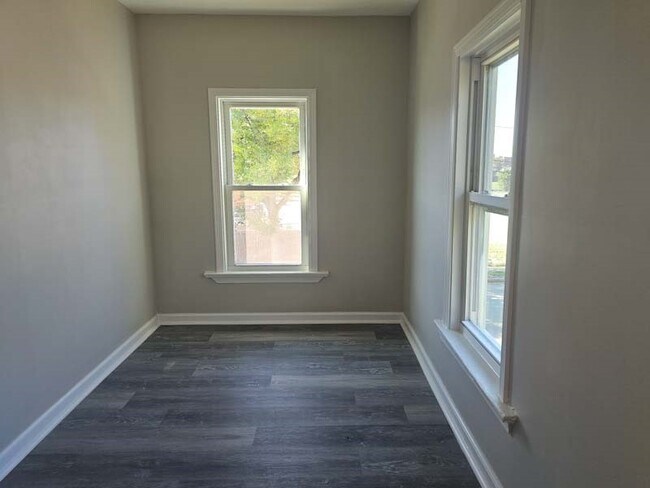 Building Photo - 250 Anderson Ave