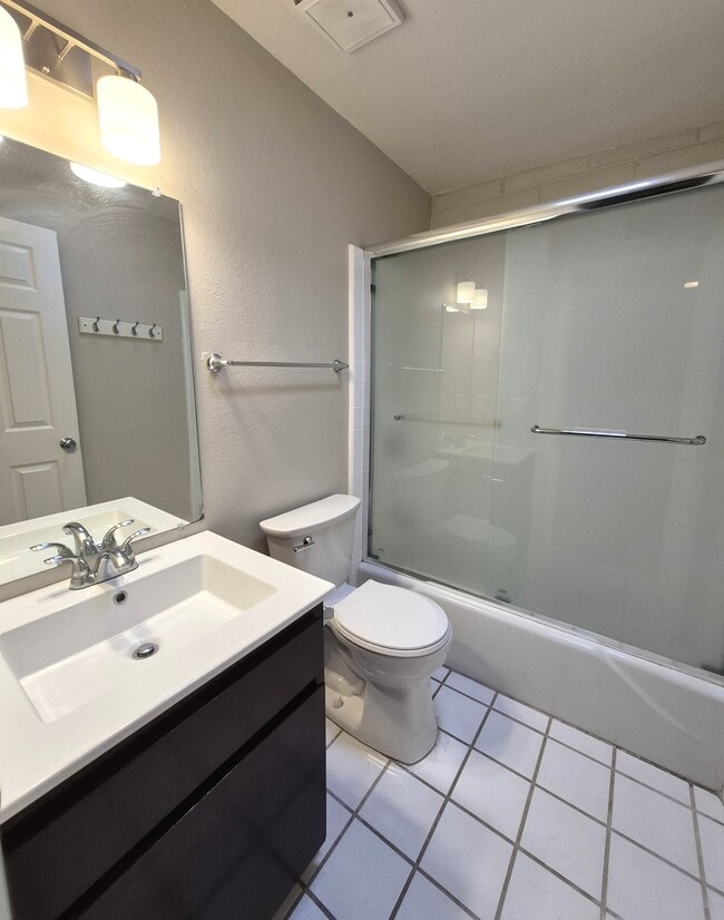 Building Photo - 5701 E Glenn St