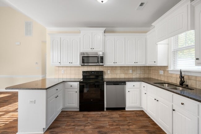 Building Photo - 2508 Chelsea Dr NW